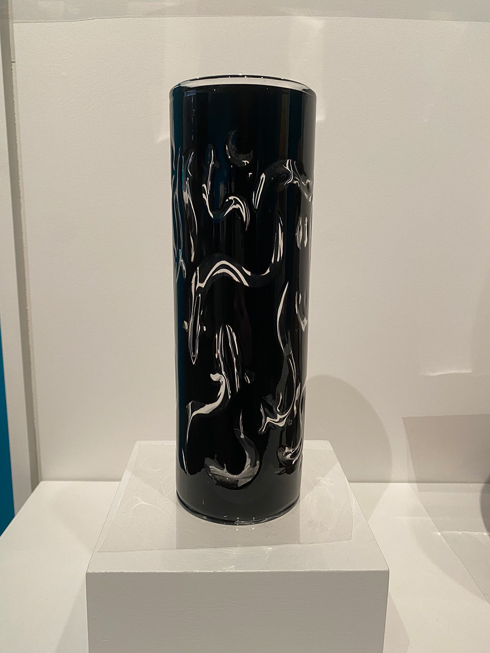 Ngā Tuna Heke (Migrating Eels) is a three-dimensional vessel crafted from blown glass into a tall and slim cylindrical form