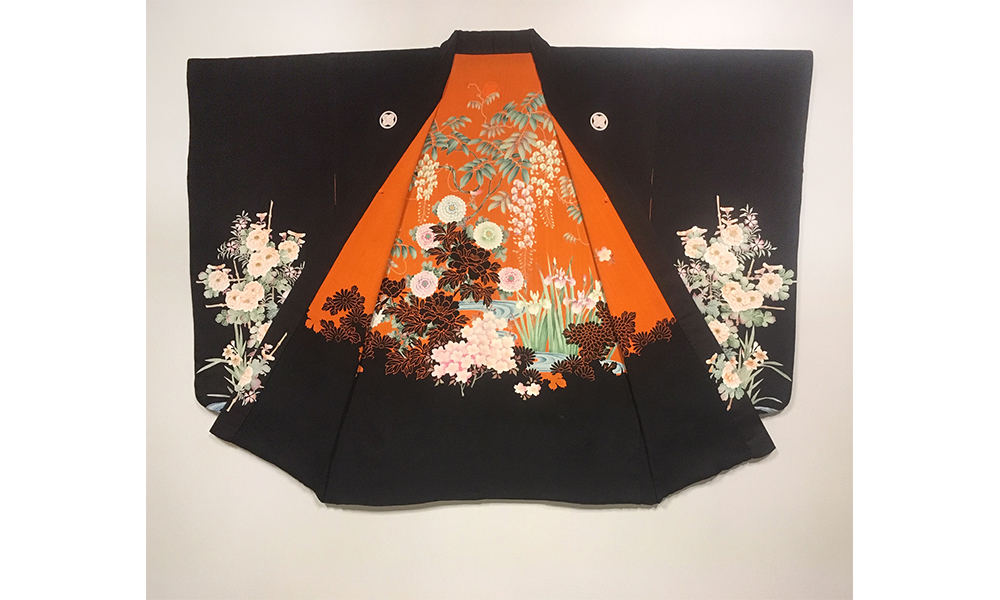 Haori decorated with white flowers
