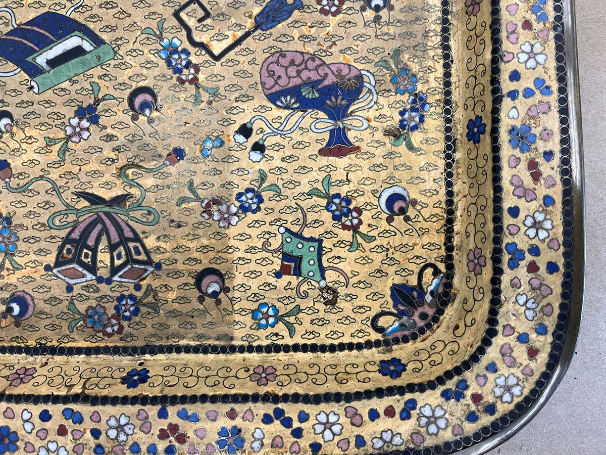 Close-up of the cleaned portion of the tray. 